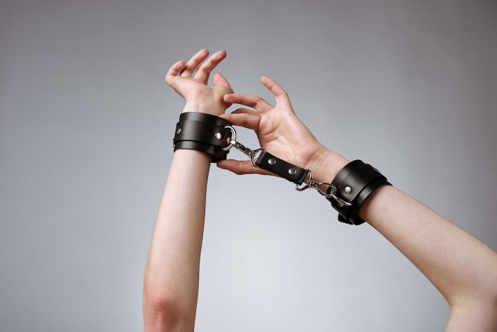 Comment s'initier aux jeux et pratiques de bondage dans son couple ?